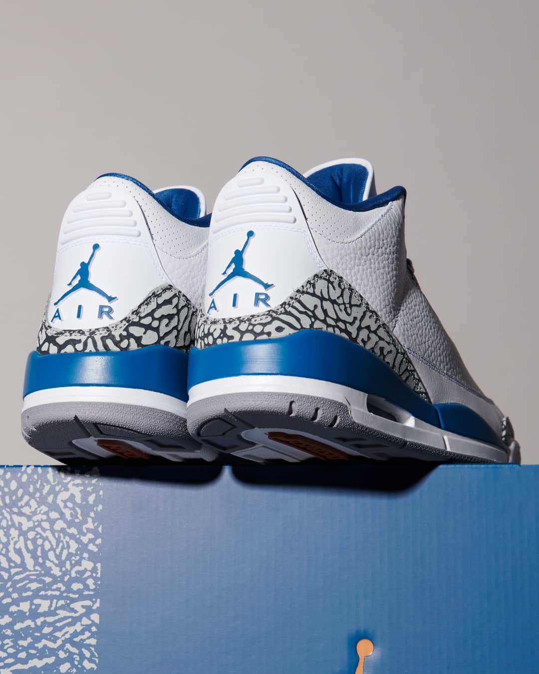 Foot Lockerのインスタグラム：「From PE to reality.  The Jordan Retro 3 'Wizards' is coming to Foot Locker in full-family sizing on 4/29.  Reservations are now open in the Foot Locker app.」