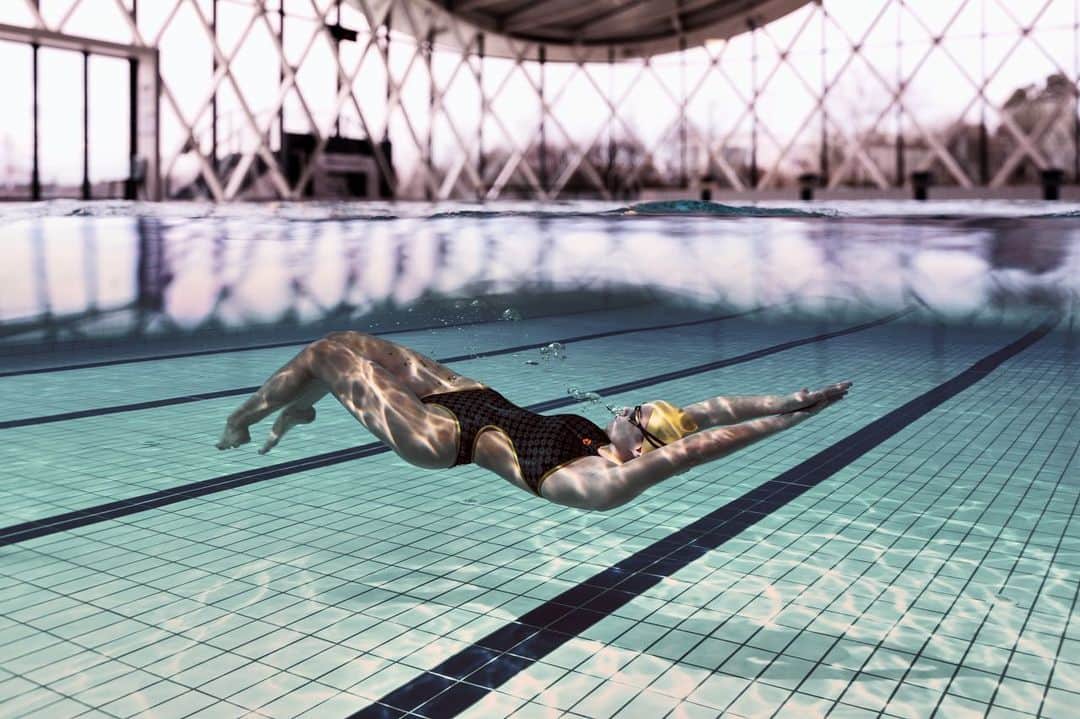 のインスタグラム：「Our #Arena50 collection draws on trends from the 70’s, 80’s and 90’s, merging this iconic heritage style with modern fabrics and contemporary silhouettes 🤩😎  #Arenausa #planetwater #arenawaterinstinct」
