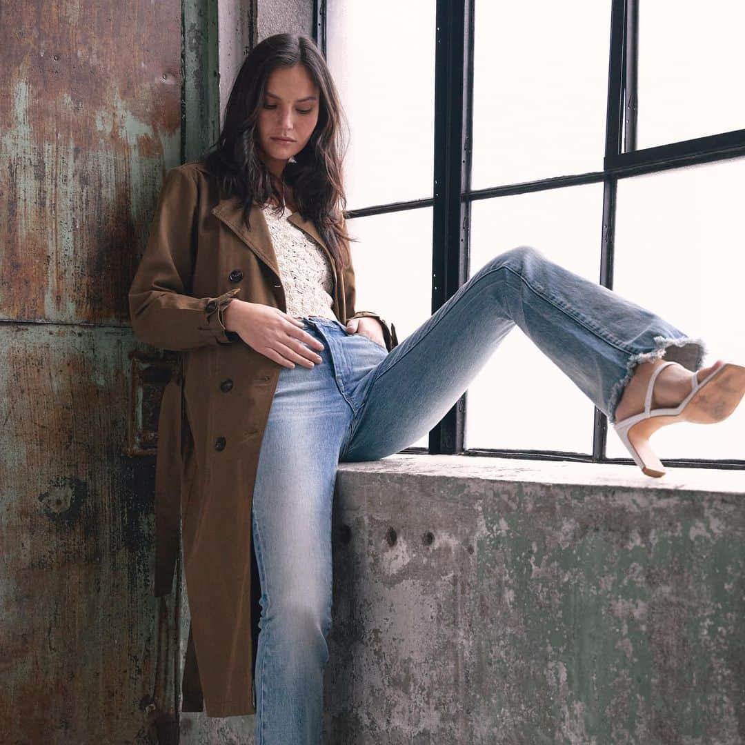 ブランクNYCのインスタグラム：「A flasher, but like, not that kind. Featuring our Road Trip trench coat.」