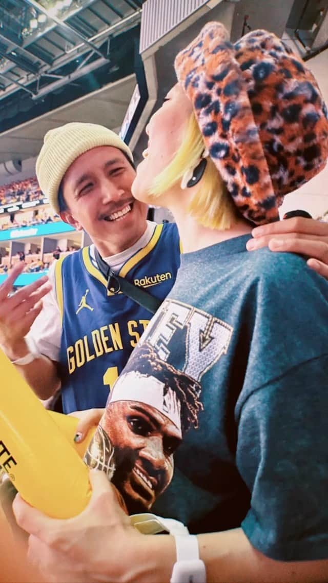 ショーン・エバリストのインスタグラム：「What a day!! 🙌🏽💙💛✨ @warriors」