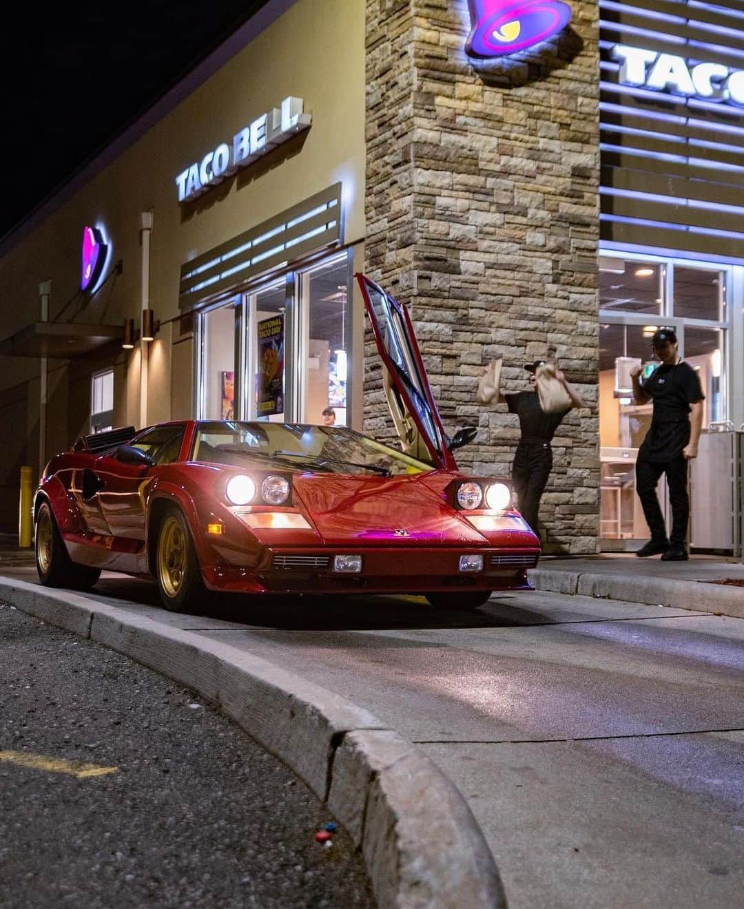 Taco Bellのインスタグラム：「when we say customer service this is what we mean」