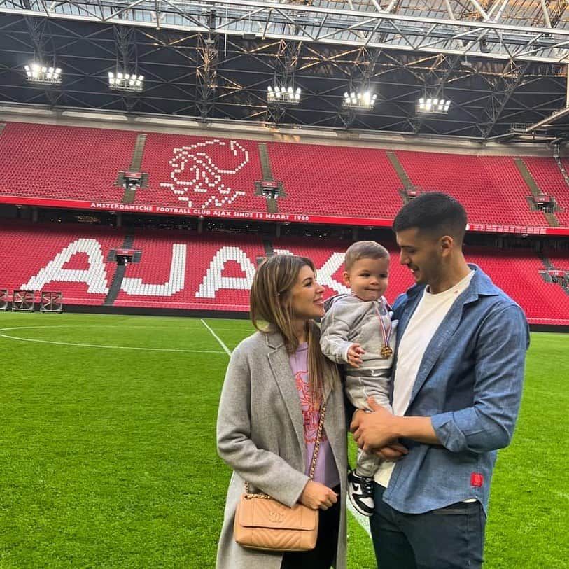 ヘロニモ・ルジのインスタグラム：「Mi familia 👨‍👩‍👦 ❤️!!」