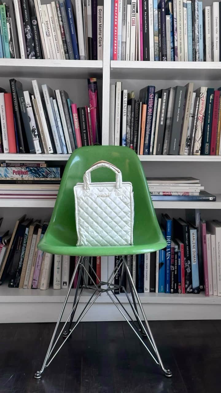 MZウォレスのインスタグラム：「Ok if you had to choose, which Mini Box Tote is your favorite?」