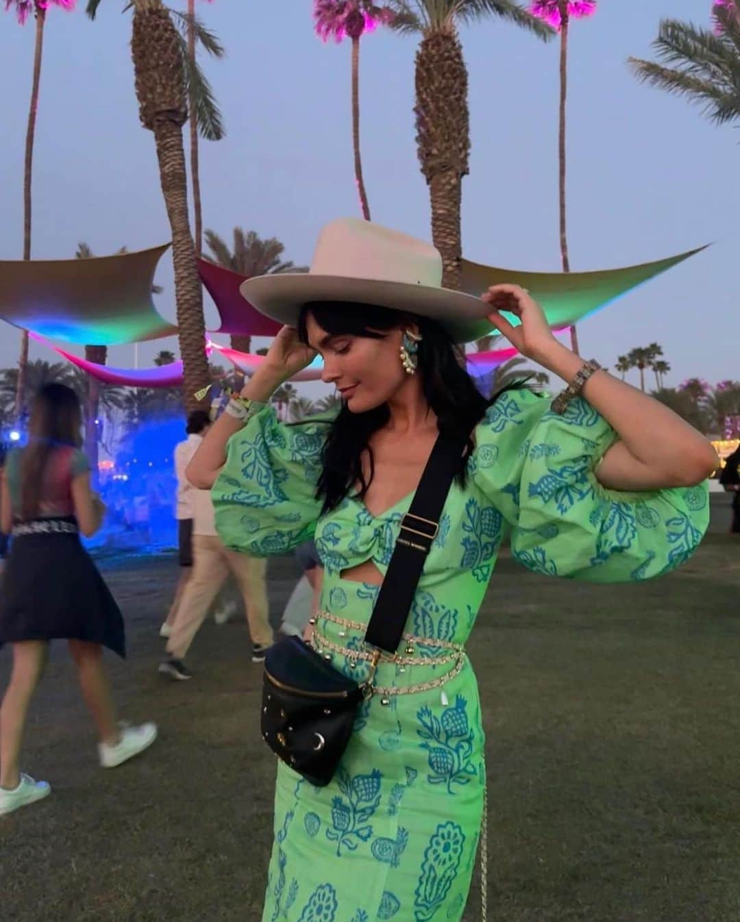 レベッカミンコフさんのインスタグラム写真 - (レベッカミンコフInstagram)「Coachella ‘23 roundup👏🌴💫 RM took the desert…and we couldn’t be more obsessed.  . . . .  #coachella #festivalfashion #influencers #fashioninspo #desertstyle #coachellaoutfit #coachella2023 #trending #festivalstyle」4月25日 6時28分 - rebeccaminkoff