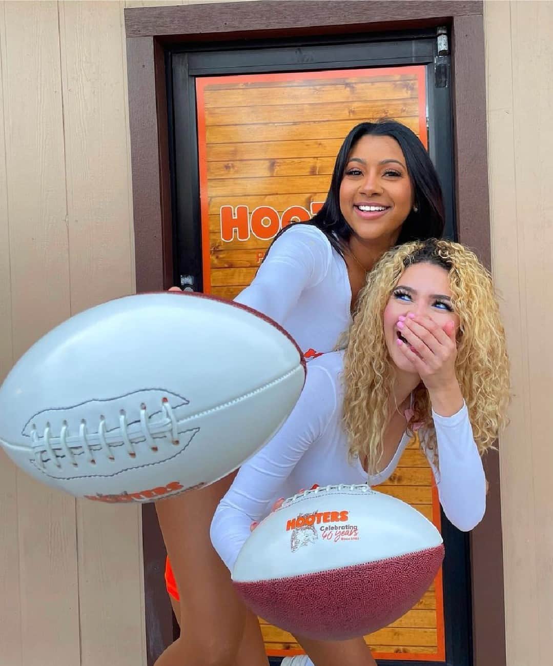 Hootersさんのインスタグラム写真 - (HootersInstagram)「If your draft night plans don’t include us... think again.   Round 1 starts this Thursday at 8 PM ET! 🏈」4月25日 6時43分 - hooters