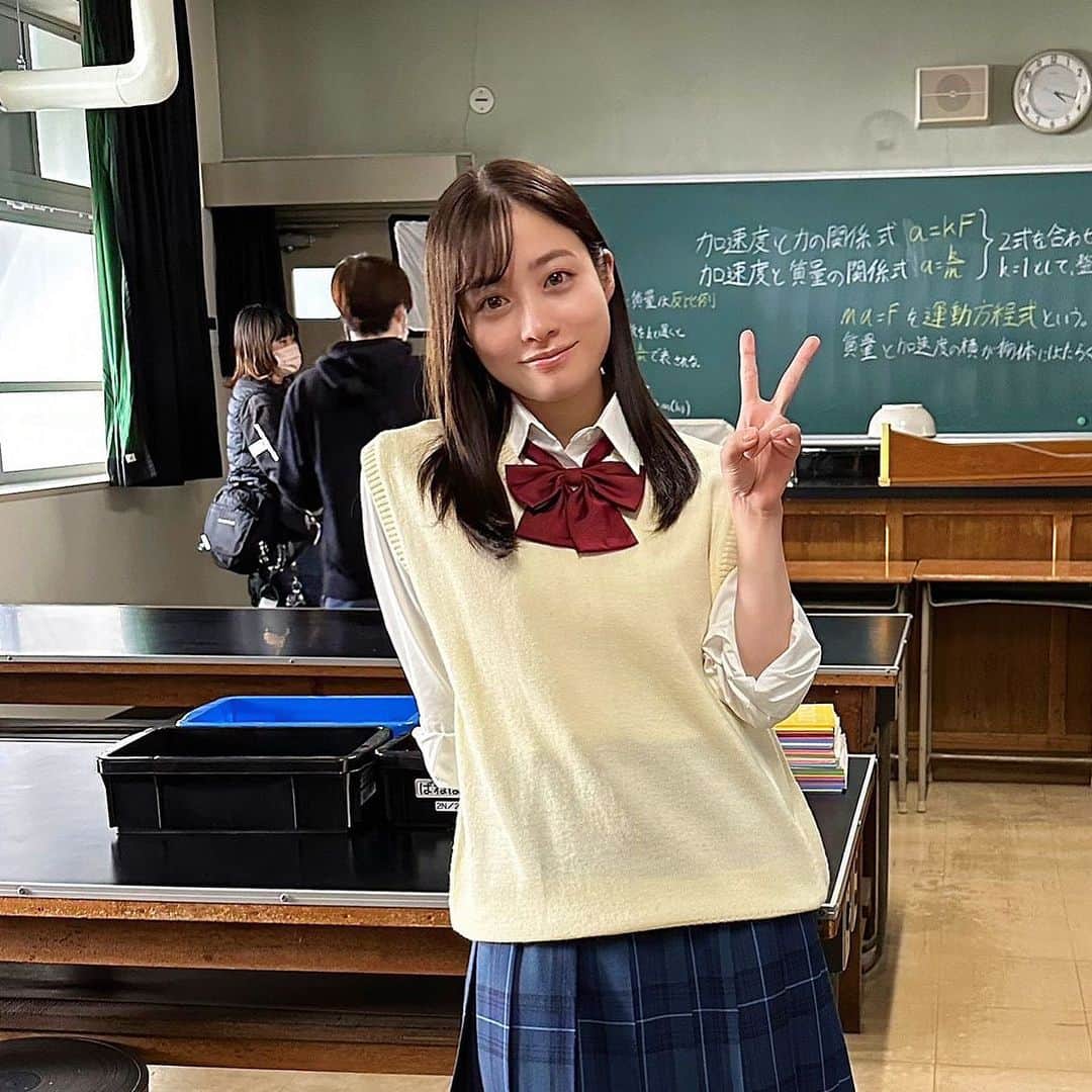 橋本環奈のインスタグラム：「こんにちは！環奈MGです。  今夜は「王様に捧ぐ薬指」第２話の放送です💍  その前にインスタライブちょこっと配信もチェックしてね。 よる10時からお見逃しなく！  #橋本環奈 #橋本環奈2023 #橋本環奈マネージャー #王様に捧ぐ薬指 #王ささ」