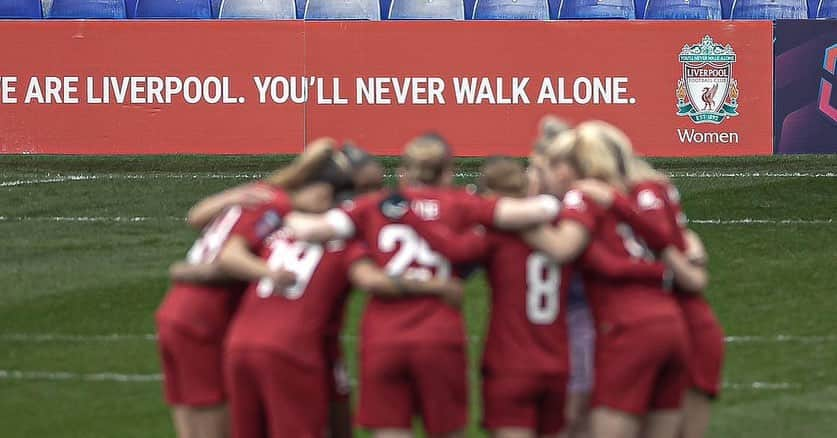 ジェンマ・ボナーのインスタグラム：「Buzzing to see the girls get the win + 3 points for us! @ceri_holland on 🔥🔥  Always frustrating watching from the sideline with an injury but working to be back soon ❤️🙏  #YNWA #LFC」