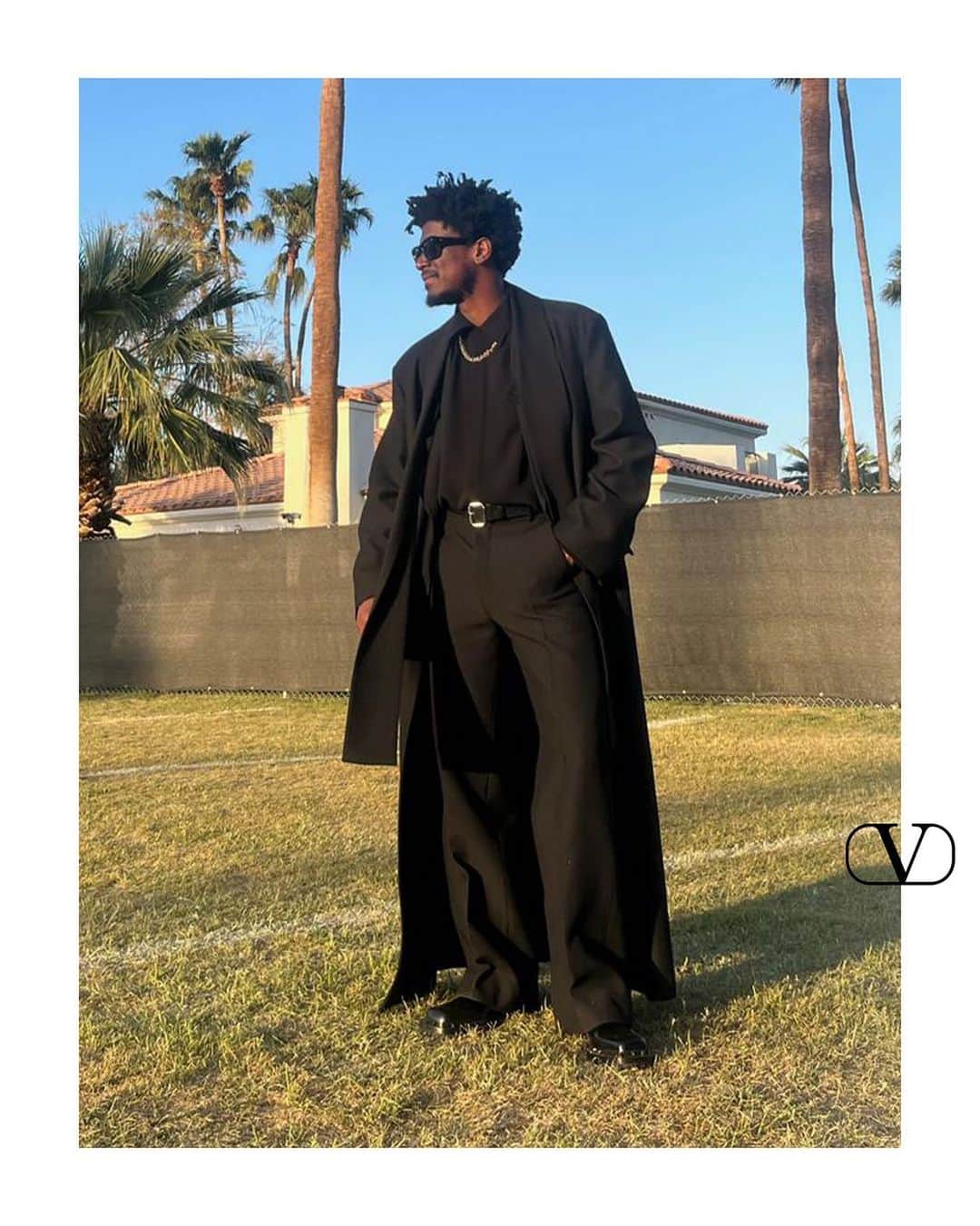 Valentinoさんのインスタグラム写真 - (ValentinoInstagram)「For the @coachella festival, @labrinth was styled by @lisajarvis_stylist in a Valentino look especially designed for him by @pppiccioli, along with #VALENTINOGARAVANI shoes and #ValentinoEyewear made with @akonigroup」4月25日 16時42分 - maisonvalentino