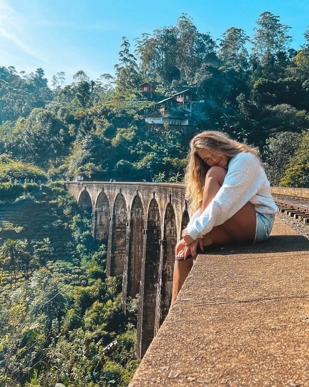 エレーナ・エレミナさんのインスタグラム写真 - (エレーナ・エレミナInstagram)「🛤️☀️🌴」4月25日 16時38分 - heleneremina