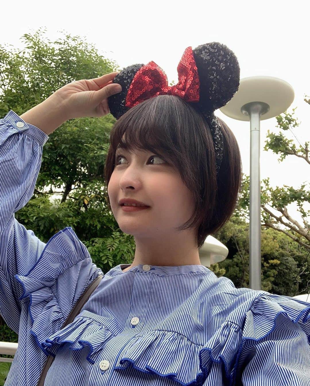 山根愛のインスタグラム：「夢の国へ行ってきました🤍 友達と朝からはしゃいで楽しかった…  良い一日になりました✌︎ #最後の写真わりとすき。」