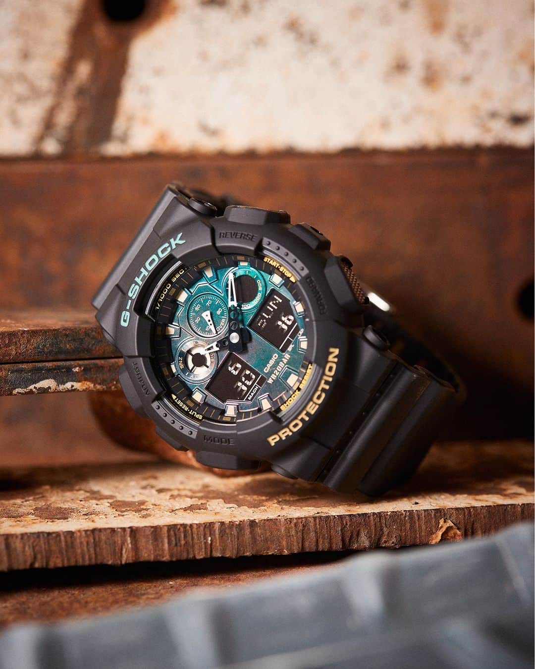 G-SHOCKさんのインスタグラム写真 - (G-SHOCKInstagram)「TEAL AND BROWN COLOR  金属の経年変化をイメージした色合いで、時を超える強さを表現。時を経て風格を増すヴィンテージカラーが、黒を基調とした無骨なデザインと調和し、クールでネオクラシックな存在感を放ちます。  The coloring inspired by the aging of metal, expressing the toughness that gets stronger over time. The vintage-like color harmonizes with black body to create a neo-classic presence.  GA-100RC-1AJF  #g_shock #ga100 #tealandbrowncolor #fashion #watchoftheday」4月25日 17時00分 - gshock_jp