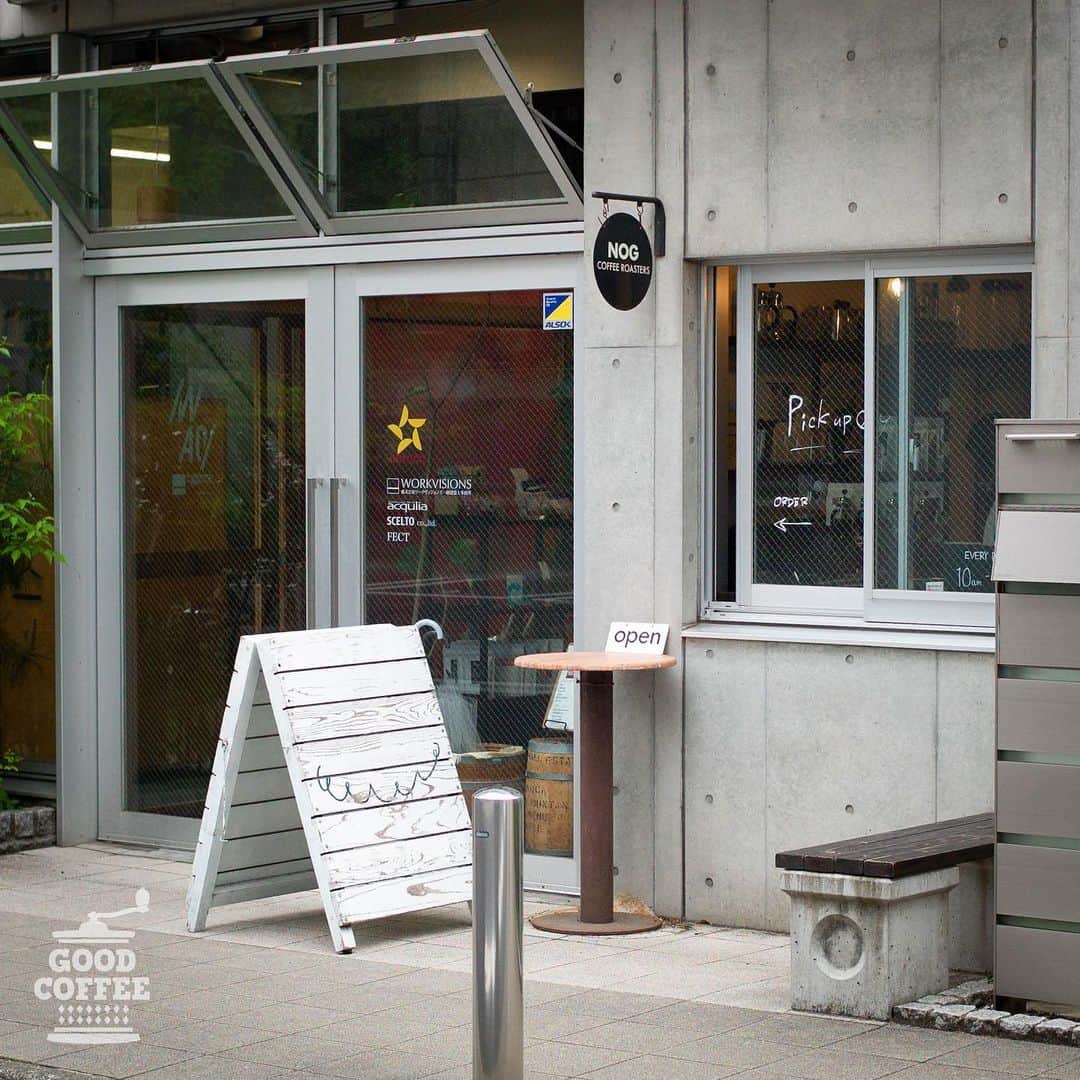 goodcoffeemeさんのインスタグラム写真 - (goodcoffeemeInstagram)「. ☕️ Good Coffee Crew Recommend Shop Info ☕️  【NOG COFFEE ROASTERS ／ 東京・北品川】  GC Crew：@tomo__110 「『美味しいコーヒーをもっと普通に』  NOG COFFEE ROASTERSは、コーヒーにこだわりのある方も、そうでない方へもより美味しいコーヒーを日常的に親しんでもらえるよう、店舗以外でも多方面で挑戦を続ける一風変わったロースターです。  店舗運営の他に、コーヒー機器や海外の有名焙煎機の総代理店など様々なアプローチで美味しいコーヒーを広める活動を行っています。  実店舗の品川店では、浅煎りから深煎りまで幅広いラインナップを展開しており、その時の気分に合わせてコーヒーを選べます！まさに日常使いに最適ですね。  また、コーヒーと一緒に人気のあんバターサンドや健康志向の方にもヴィーガンやグルテンフリー対応のバナナブレッドもおすすめ。  近隣には天王洲地域のアートスペース等もあり、コーヒーを片手にアートに触れてみるのもいいかもしれませんね！」  — 📍東京都品川区東品川1-5-10 🕘10:00〜17:00  🗓定休日：不定休 —」4月25日 17時00分 - goodcoffeeme