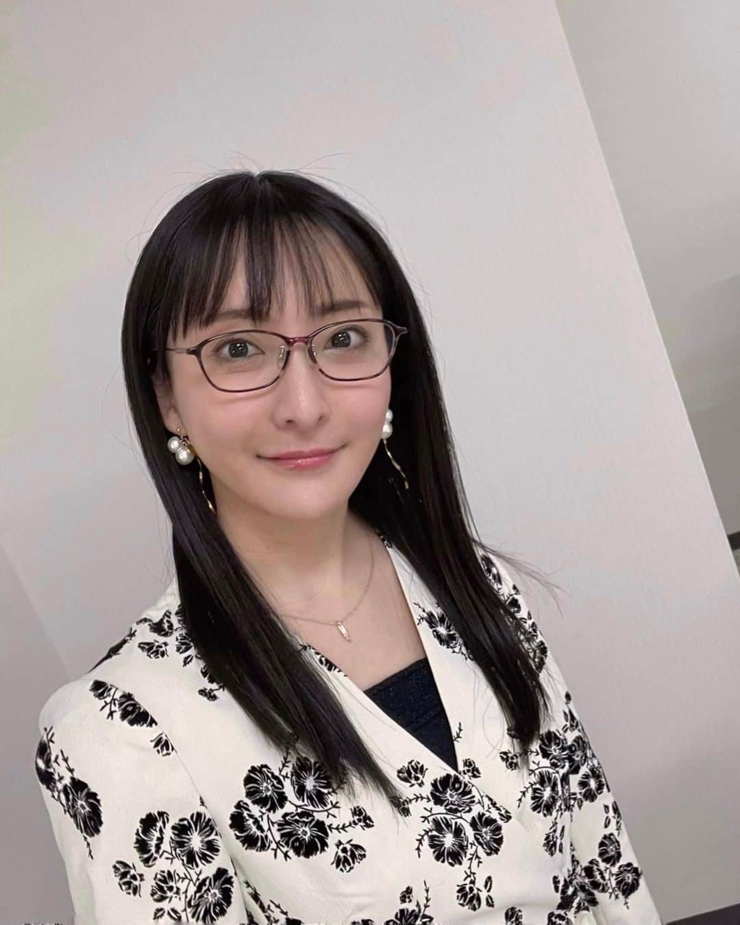松澤千晶のインスタグラム：「バラいろダンディ月曜日 一言日記　全ての睾丸にありがとう。  one-piece @amail_official necklace @matildarose_official pierce @matildarose_official  #バラダン #TOKYOMX」