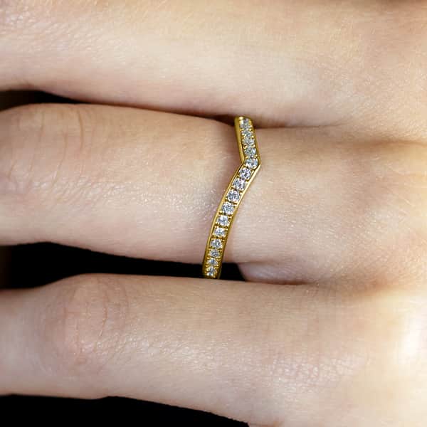 BRILLIANCE+（ブリリアンス+）さんのインスタグラム写真 - (BRILLIANCE+（ブリリアンス+）Instagram)「. お気に入りのジュエリーを身に着けた時の ふわっと心ときめく瞬間。  婚約指輪と結婚指輪を セットリングとして重ね付けする 指先のおしゃれは 何気ない日常を “ちょっと特別”にしてくれます。  ---------------------------  【上】 PT950 ルシーダ オーバルカット ヘイロー リング 0.5ct 金額：¥578,300円（税込）〜  【下】 K18YG サリュー ダイヤモンド ハーフエタニティ リング 2.2mm 金額：¥154,400円（税込）〜  ※ダイヤモンドのグレードにより価格は異なります  #ブリリアンスプラス #brillianceplus #結婚指輪 #婚約指輪 #ダイヤモンド #エンゲージリング #指輪探し #指輪選び #婚約指輪選び #ダイヤモンドリング #ダイヤモンドジュエリー #婚約指輪おしゃれ #プロポーズ #ブライダルリング #プラチナリング #重ね付け #重ね付けリング #ヘイローリング #ヘイロー #結婚指輪プラチナ #結婚指輪ゴールド #2023春婚 #2023夏婚」4月25日 17時06分 - brilliance_plus