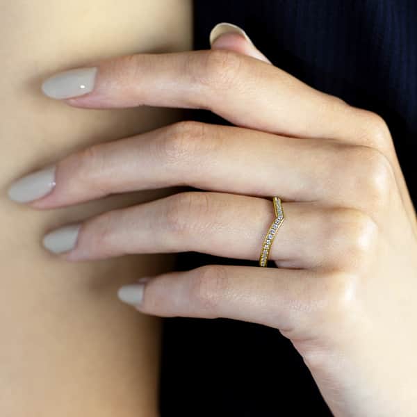 BRILLIANCE+（ブリリアンス+）さんのインスタグラム写真 - (BRILLIANCE+（ブリリアンス+）Instagram)「. お気に入りのジュエリーを身に着けた時の ふわっと心ときめく瞬間。  婚約指輪と結婚指輪を セットリングとして重ね付けする 指先のおしゃれは 何気ない日常を “ちょっと特別”にしてくれます。  ---------------------------  【上】 PT950 ルシーダ オーバルカット ヘイロー リング 0.5ct 金額：¥578,300円（税込）〜  【下】 K18YG サリュー ダイヤモンド ハーフエタニティ リング 2.2mm 金額：¥154,400円（税込）〜  ※ダイヤモンドのグレードにより価格は異なります  #ブリリアンスプラス #brillianceplus #結婚指輪 #婚約指輪 #ダイヤモンド #エンゲージリング #指輪探し #指輪選び #婚約指輪選び #ダイヤモンドリング #ダイヤモンドジュエリー #婚約指輪おしゃれ #プロポーズ #ブライダルリング #プラチナリング #重ね付け #重ね付けリング #ヘイローリング #ヘイロー #結婚指輪プラチナ #結婚指輪ゴールド #2023春婚 #2023夏婚」4月25日 17時06分 - brilliance_plus