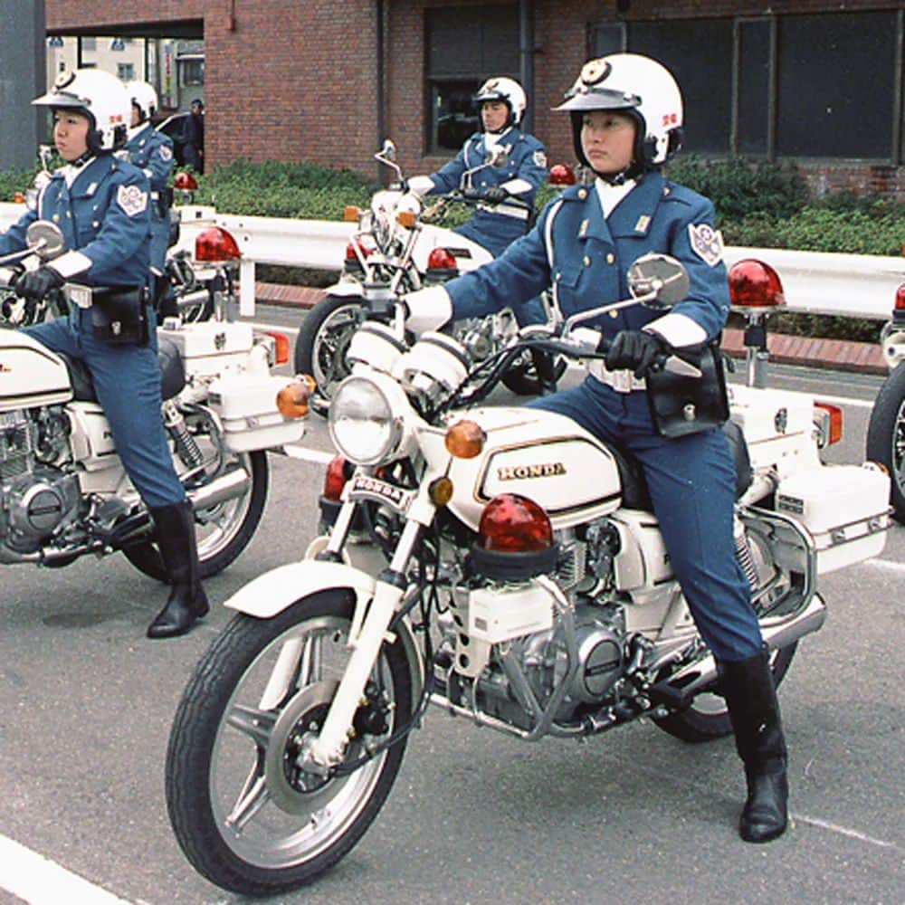 大阪府警察さんのインスタグラム写真 - (大阪府警察Instagram)「【白バイの歴史⑥】 ホンダCB400P 撮影年 1985年（昭和60年）  #大阪府警察公式 #大阪府警察 #大阪府警 #府警 #警察 #警察官 #おまわりさん #白バイの歴史 #白バイ #ホンダ #CB400P」4月25日 17時16分 - fukei_koho