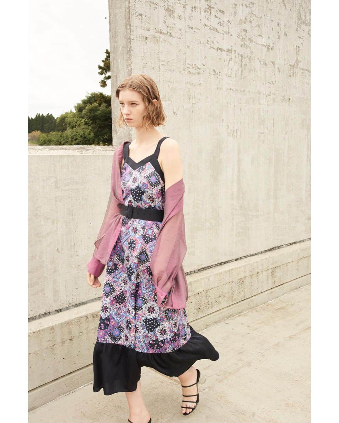LOVELESS/GUILD PRIME 公式アカウントのインスタグラム：「『 LOVELESS 』  LOVELESS 2023 SUMMER MEN&WOMEN  Shirt / LOVELESS ￥27,500 (62M-44-132-14) Dress / LOVELESS ￥35,200 (62J-36-142-28) Shoes / TSURU by MARIKO OIKAWA ￥26,400 (644-32-150-09)  プロフィールURL内「FEATURE」でLOOKをご覧いただけます。」