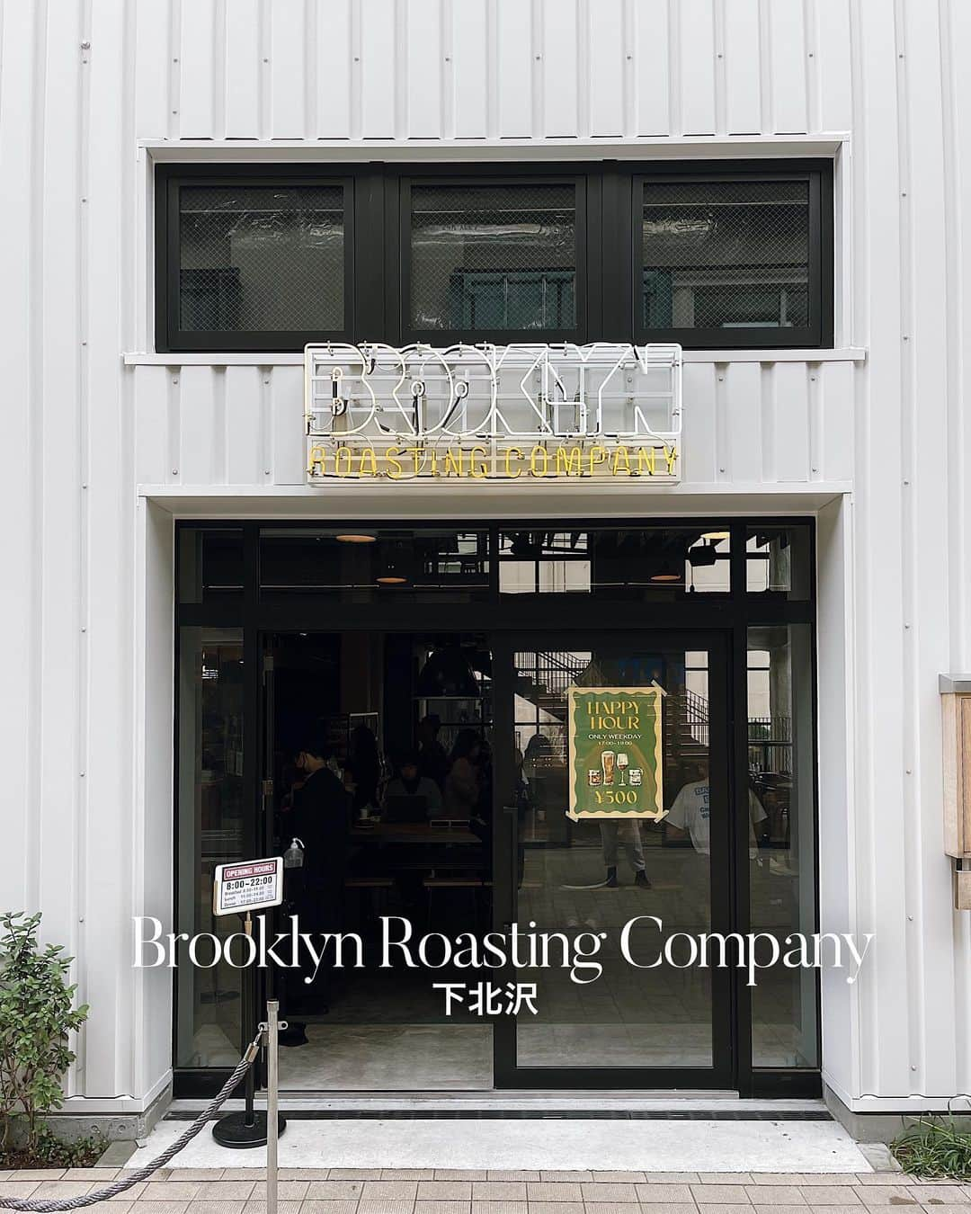 C A F E L O V E Rさんのインスタグラム写真 - (C A F E L O V E RInstagram)「Brooklyn Roasting Company // 下北沢 ミカン下北の1番奥に出来た大きなカフェ☕️ 朝8時〜22時までopenしていて、 コーヒーはもちろん、食事やお酒も楽しめる カフェレストラン🍷🍽️  とにかく広く、Wi-Fi、電源も完備されているので、 おひとり様でもゆっくり過ごせるおすすめのお店💕 今度はランチにまたゆっくり訪れたいです🥪  ------------------------------------- ◼︎オーダー カフェラテ¥594  ◼︎広さ 97席 ベビーカー、車椅子入店可 テラス席もあり  ◼︎Wi-Fi、電源 あり  ◼︎ペット テラスのみ可  ◼︎テイクアウト 可  ◼︎最寄駅 下北沢駅徒歩２分 ------------------------------------- @brooklynroasting_shimokitazawa  #BrooklynRoastingCompany #ブルックリンロースティングカンパニー ㅤ ※営業状況やメニューなど詳細は、 各アカウントでご確認ください」4月25日 17時24分 - _cafelover_