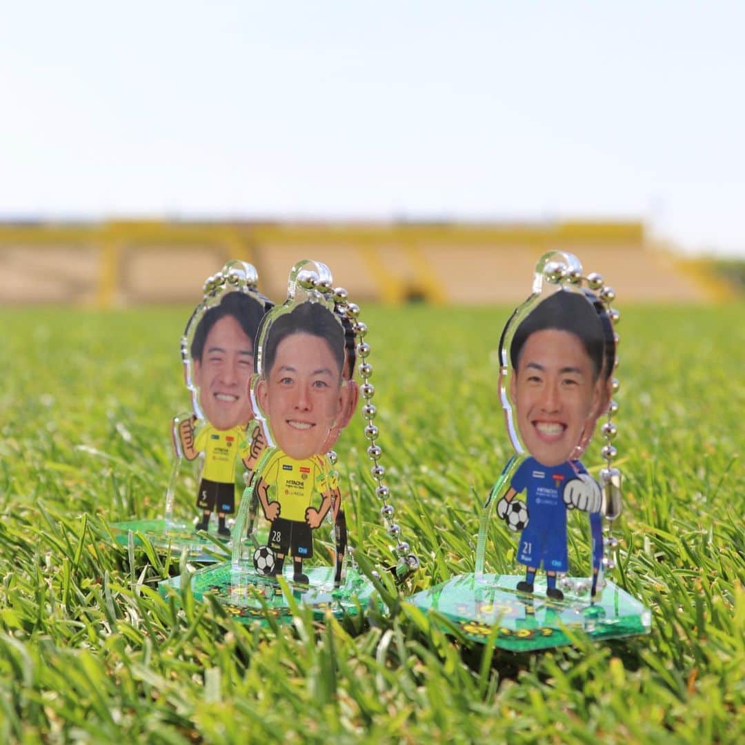 柏レイソルさんのインスタグラム写真 - (柏レイソルInstagram)「4/29京都サンガF.C.戦 特設ブース販売🛒  昨年大人気だった、選手の顔写真を使用したアクリルスタンドキーホルダーが今シーズンVer.で登場です❗️ 誰か出るかわからないブラインドパッケージ仕様に加えて、今回は「当たり」が出れば非売品のトートバッグがもらえるくじ付きになっています🎁  「プレーヤーズアクリルスタンドキーホルダー」1回 400円 ※特設販売ブースでのお支払いは現金と PayPay･LINE Payがご利用いただけます。  #kashiwareysol #reysol #kashiwa #柏レイソル #ブラインドパッケージ #プレーヤーズアクリルスタンドキーホルダー」4月25日 17時29分 - kashiwareysol_official