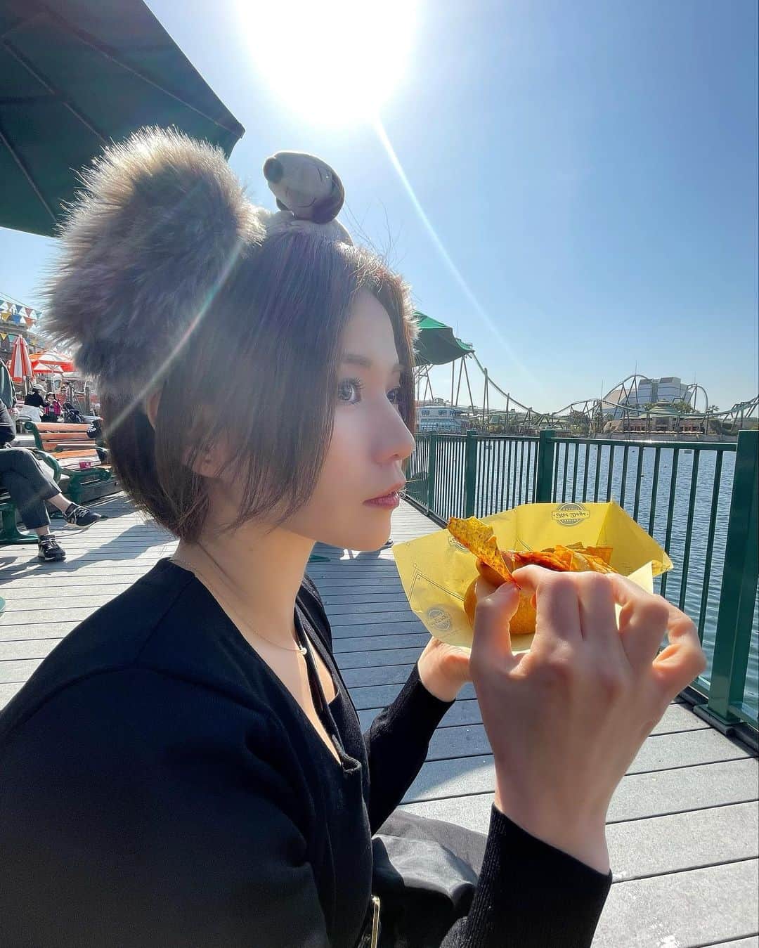 のインスタグラム：「大阪〜🎪 ※めっちゃ時差投稿  春休み期間中のユニバなめてた🫠 人多すぎてわけわからんかった🫠🫠  道頓堀も人。通天閣も人。 どこもかしこも人人人。 本物の観光地ってこんなえぐいんですね🫠💦  2泊3日、たこ焼きも串カツも肉吸いも食べたけど歩きすぎて体重増えるどころか減ってた🤭笑笑  #大阪 #大阪グルメ #大阪観光 #大阪旅行  #ユニバ #ユニバーサルスタジオジャパン #usj #osaka #japan #わなか #千とせ #通天閣」