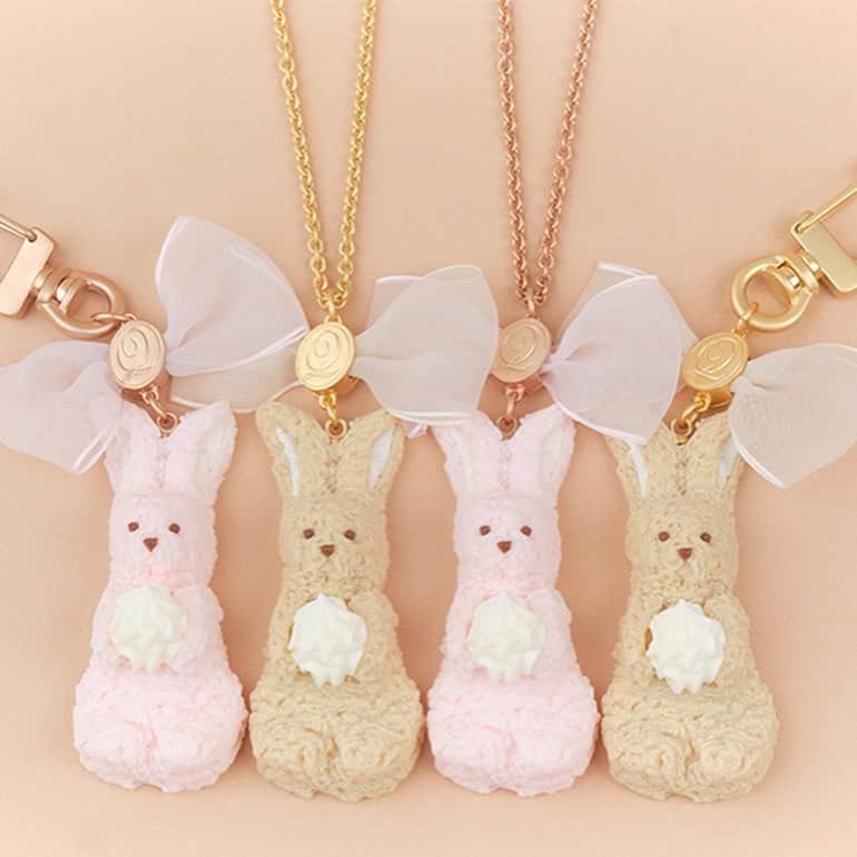 キューポットさんのインスタグラム写真 - (キューポットInstagram)「【POPULAR」Did you check < Rabbit Cookie > collection?🐰 You are so lucky to see the stock💨 How you can enjoy with these cute ones? We share style suggestions today!📸⁠ ⁠ ⁠ ⁠ #qpot #キューポット #sweetsaccessory #sweetslover #sweetstagram #madeinjapan #japanmade #japan #ootd ⁠ #jewellerylover #accessories #outfit #fashion #style #fashionjewelry #jewelrydesign #instajewelry #jewellery #shopping #fashionista #instafashion #handmade #jewelleryaddict  #jewelrygram #necklace #handmadejewelry⁠ #rabbit #cookie⁠ ⁠ =================⁠ Q-pot. INTERNATIONAL ONLINE SHOPでは世界中へ発送を行っております📦✈🌎⁠ ⁠ 日本で見つけた好きやお気に入りを海外へ住む家族や友人へ送りませんか？ギフト対応も承ります🎁⁠ ⁠ お探しの商品がありましたらお気軽にDM、サイトのコンタクトフォームからお問い合わせください😃⁠ =================」4月25日 17時31分 - press_qpot_international