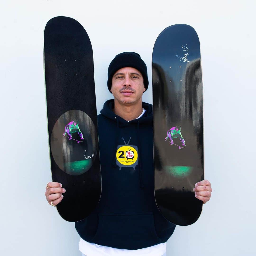 The Berricsさんのインスタグラム写真 - (The BerricsInstagram)「Luan Oliveira arguably has one of the best kickflips in skateboarding... Now you have a chance to own a signed board dedicated to his fantastic flick. Receive one of two styles at random: Black Gloss or Felt Frame. Get your autographed @luanomatriz "Art of the Kickflip" Board today! 🔗LINK IN BIO🔗」4月25日 9時14分 - berrics