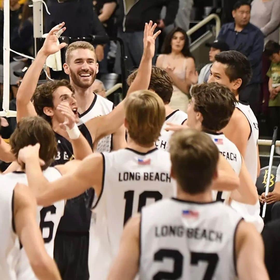 USA Volleyballさんのインスタグラム写真 - (USA VolleyballInstagram)「Check out this week’s college roundup where the first champions have already been crowned 👑 Congrats to Vanguard and Tournament MVP Kyle Anema! We also get you caught up on the bracket and look ahead to some of the biggest matches of the year. Link in bio   📸 Douglas Wells/Vanguard Athletics  📸John Fajardo/LBSU Athletics」4月25日 9時25分 - usavolleyball