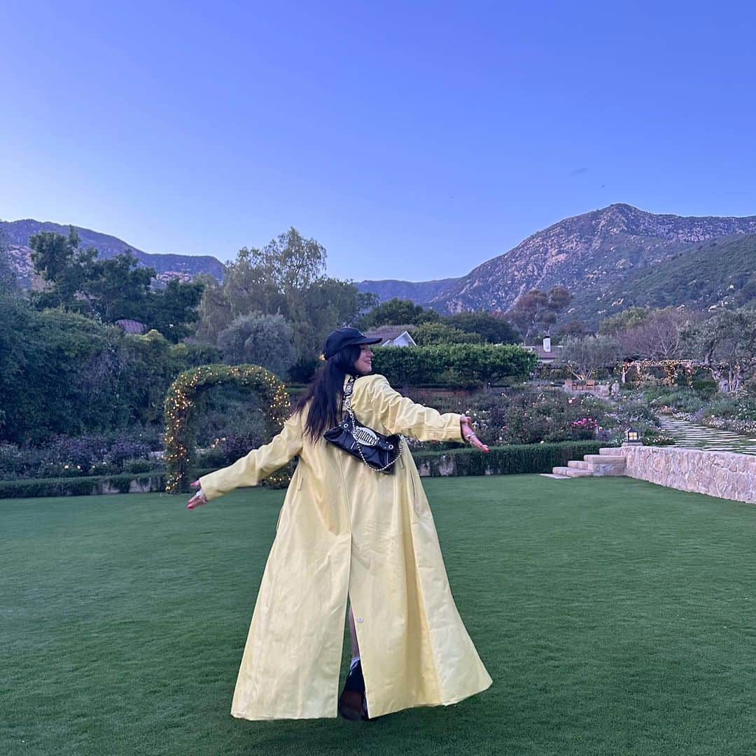 デュア・リパさんのインスタグラム写真 - (デュア・リパInstagram)「the hills are aliveeeeee」4月25日 9時18分 - dualipa