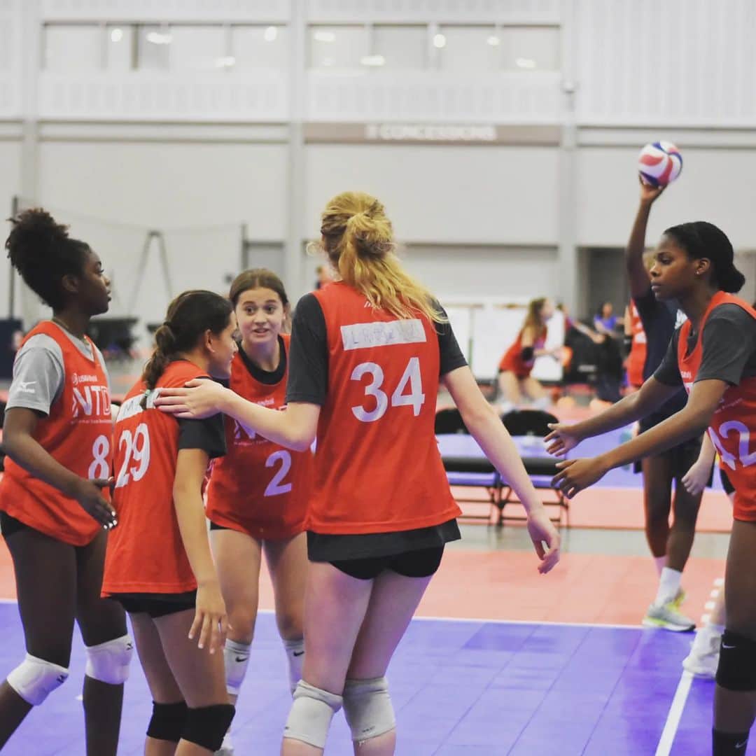 USA Volleyballさんのインスタグラム写真 - (USA VolleyballInstagram)「More than 240 athletes from around the country will work with top coaches and look to improve their skills at the USAV NTDP Indoor Spring Training Series event on May 5-7 in Washington DC.  Rosters at 🔗 in our bio!」4月25日 9時21分 - usavolleyball