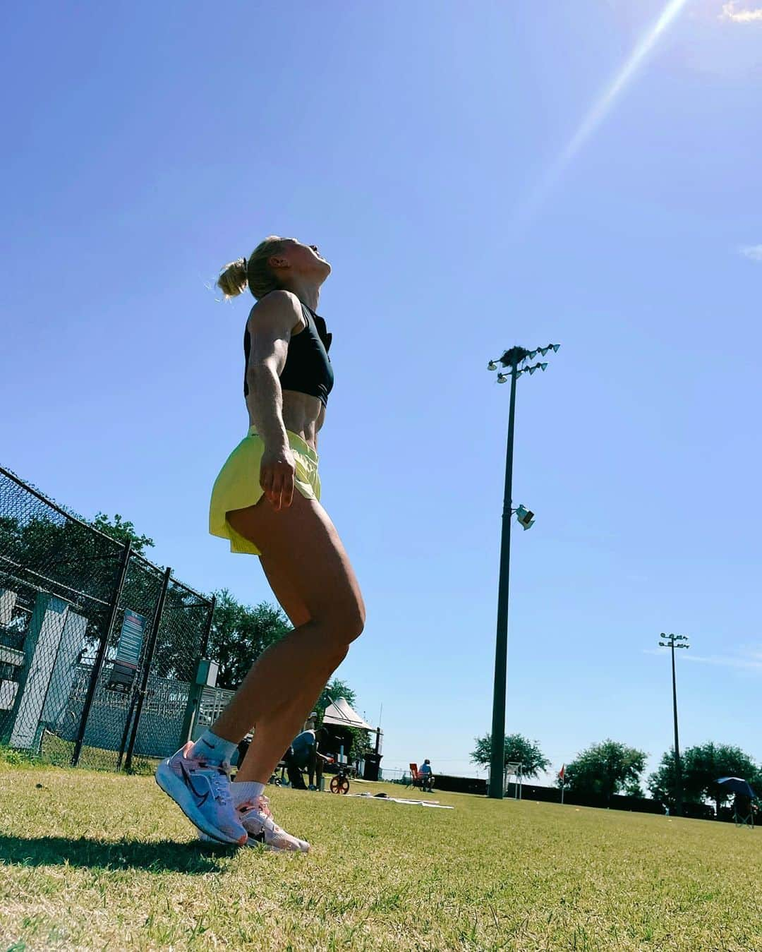 リーザ・マイヤーさんのインスタグラム写真 - (リーザ・マイヤーInstagram)「📍sunshine state  READY TO HUSTLE #trackandfield」4月25日 9時22分 - lisamxyzr