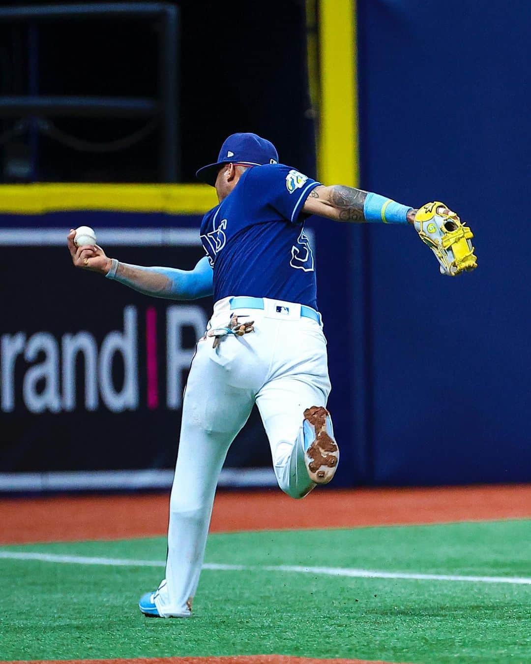 タンパベイ・レイズのインスタグラム：「Wander, you’ve got to be kidding with this catch 🤯」
