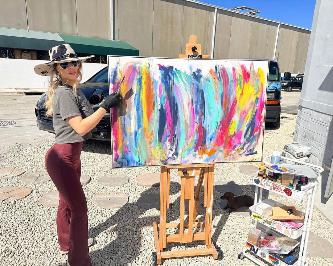 The Oliver Gal Artist Co.のインスタグラム：「Vibrant and Captivating🎨 Should we sell this piece?😍⁠ ⁠ ⁠ ⁠ #WallArt #Homedecor #ArtistsOfInstagram #Art #Gallerywall #CanvasArt #Satisfying #AbstractArt #handemblishment #interiordesigns #emblishments #olivergal #lipart#glitterart #ArtistsCommunity #abstracts #abstractwallart #outsidepainting #Modernwallart #Glamwalldecor #Miami #Interiordesign」