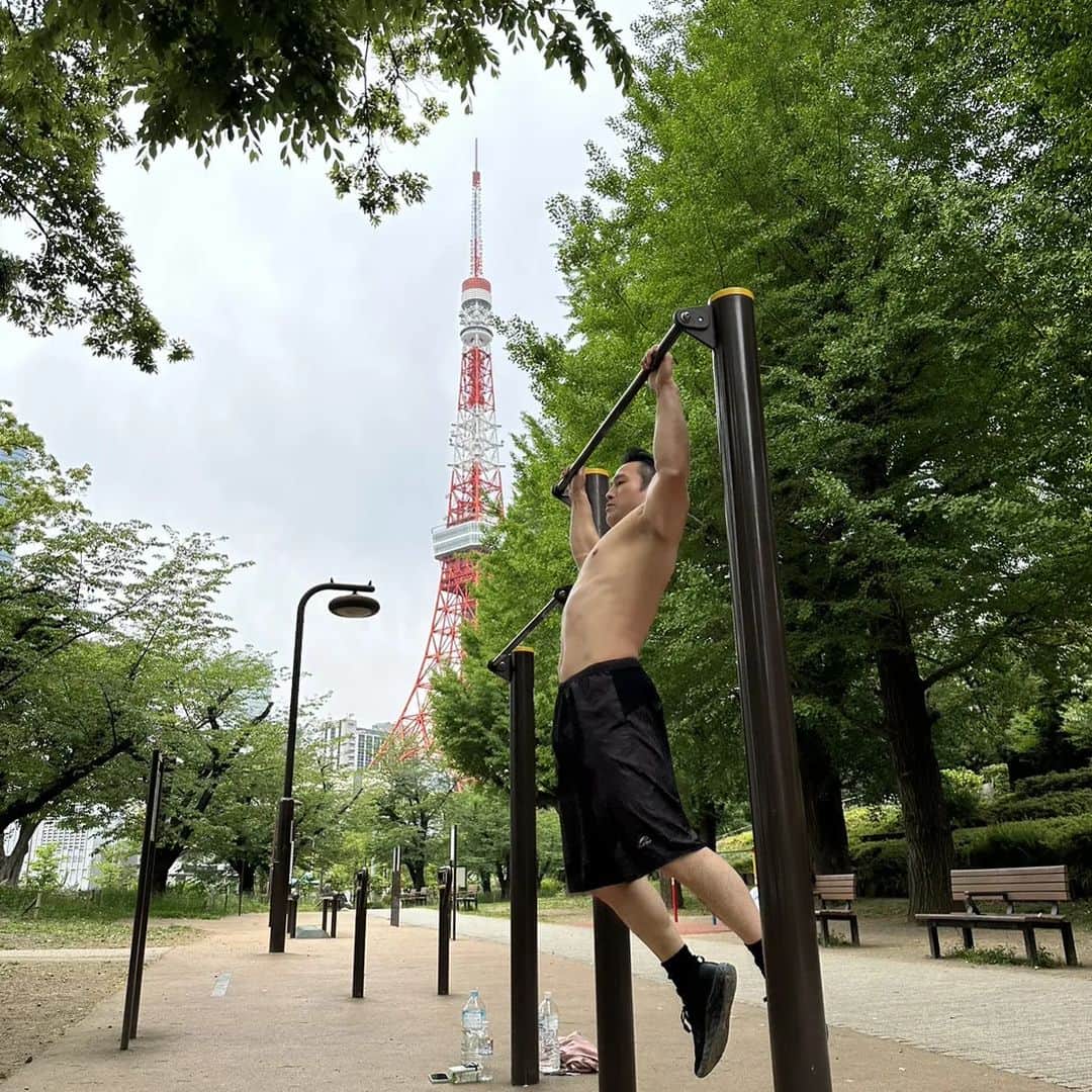 美濃輪育久（ミノワマン）のインスタグラム：「東京タワーとZの懸垂 #東京タワー#懸垂#ミノワマンZ」