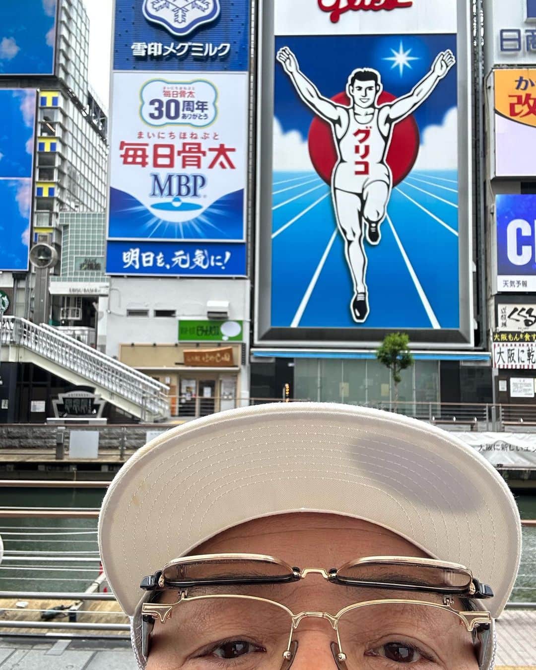 中野英雄のインスタグラム：「おはよう御座います 撮影前のwalkingしてます  #walking #enjoy #osaka  #happy #mobstar #cap」