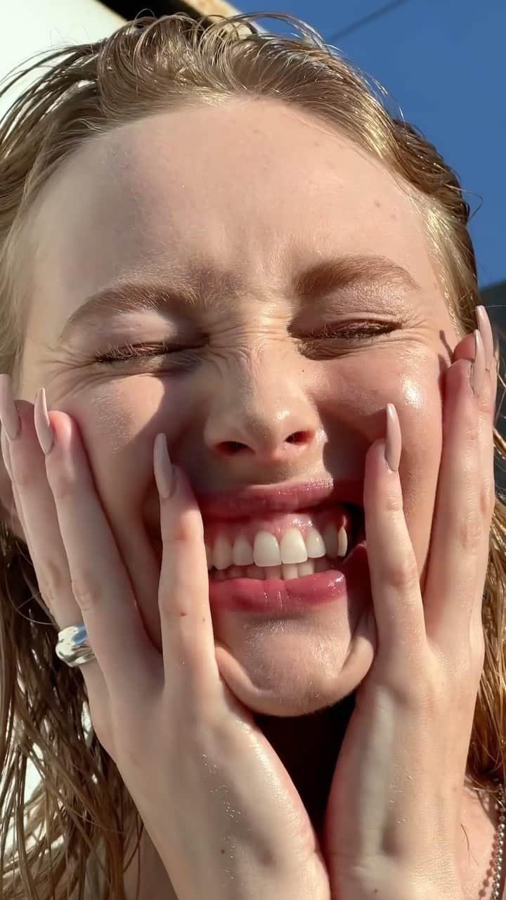 Smashboxのインスタグラム：「Category is PRIMERIZER+. Get yourself a base that grips makeup all-day + hydrates for 72 hours 💦    Shop the skin-plumping Hyaluronic Acid infused primer at smashbox.com | Link in bio」