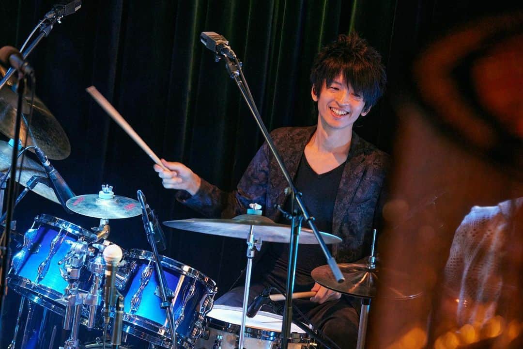 坂東慧のインスタグラム：「和泉宏隆さんメモリアルライブ2Days、とてもあたたかい時間でした。 和泉さんの楽曲を沢山演奏出来て幸せでした。 ずっと演りたかった『Anchor’s Shuffle』も演れて嬉しかったな〜♪ これからも和泉さんの楽曲、大切に演奏し続けていきます。  Photo by Takuo Sato」