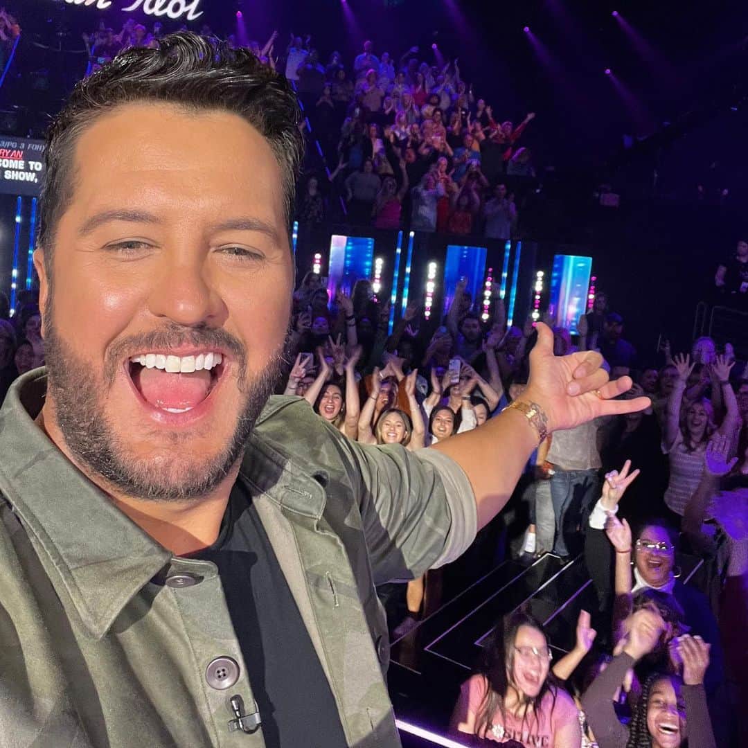 American Idolさんのインスタグラム写真 - (American IdolInstagram)「LIVE on ABC! Who should the judges SAVE at the end of the show?? 😬」4月25日 10時34分 - americanidol