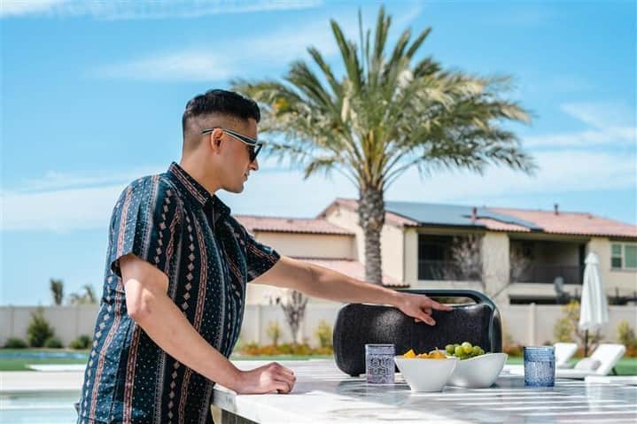 sonyさんのインスタグラム写真 - (sonyInstagram)「You know what would be perfect for your post Coachella blues? Listen to your new fav trio (you know who were talking about) on the XG500 Portable Wireless Speaker 🔈  #MySony #SonySpeaker  Check it out today」4月25日 10時50分 - sonyelectronics