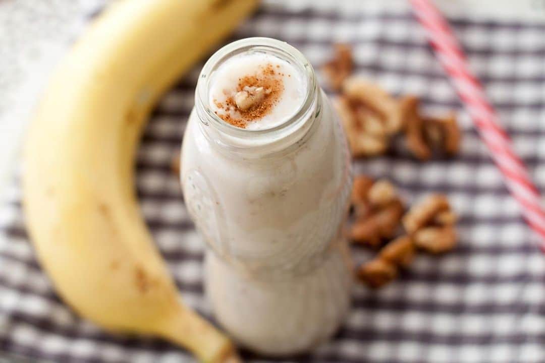 のインスタグラム：「Banana Yogurt and Walnut Smoothie Recipe is a simple smoothie recipe that will help you get energized and kick start your day on the right note. Happy Tuesday guys :)  Ingredients 4 Ripe Bananas, peeled and chopped 1 cup Curd  2 teaspoon Cinnamon Powder  2 tablespoon Honey 6 Walnuts, pound Water, as required  👉To begin making the Banana Yogurt and Walnut Smoothie Recipe add the ripe bananas, curd, cinnamon powder, and honey into a blender and blend well to form a smooth mixture.  👉Adjust the consistency if required by adding water to the banana smoothie mixture. 👉Pour the Banana Yogurt Smoothie into a glass and sprinkle walnuts on top and serve. 👉Serve the Banana Yogurt and Walnut Smoothie Recipe as a healthy way to start your Breakfast Meal along with an Omelette or Scrambled Egg Sandwich Recipe With Cucumber.」