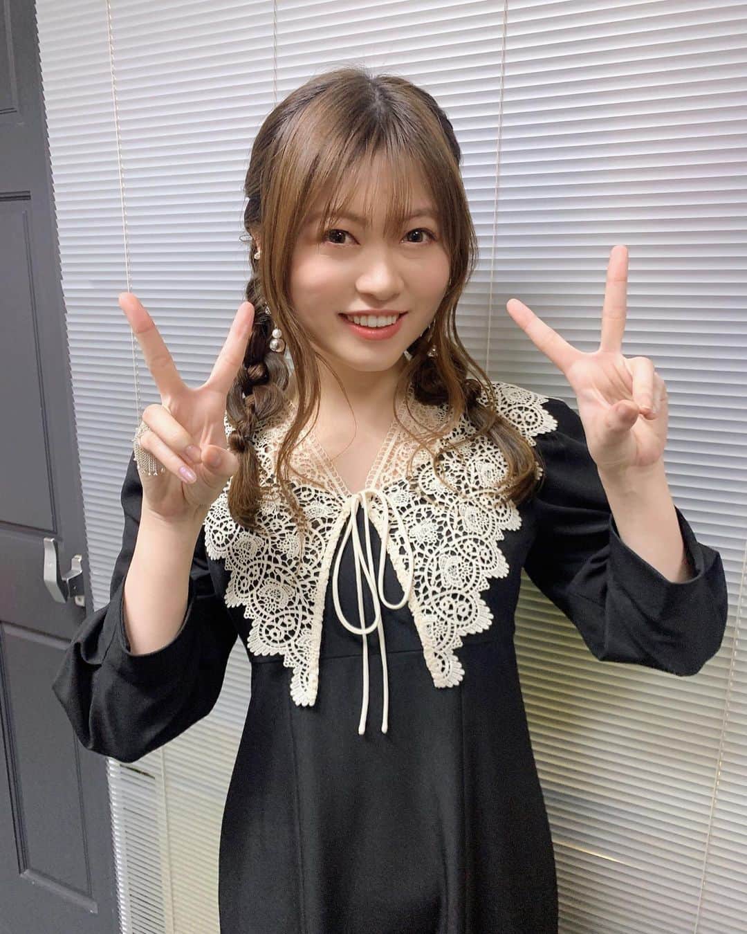 鈴木このみのインスタグラム：「本日デビュー11周年を迎えました🌸  皆んながくれたものでいっぱいの歌手人生だから、歌でまだまだお返ししていきます。いつも有難う。  新しい1年の始まり！とてもフレッシュな気持ちだよ。 どこまでも一緒にいきましょう🏃‍♀️」