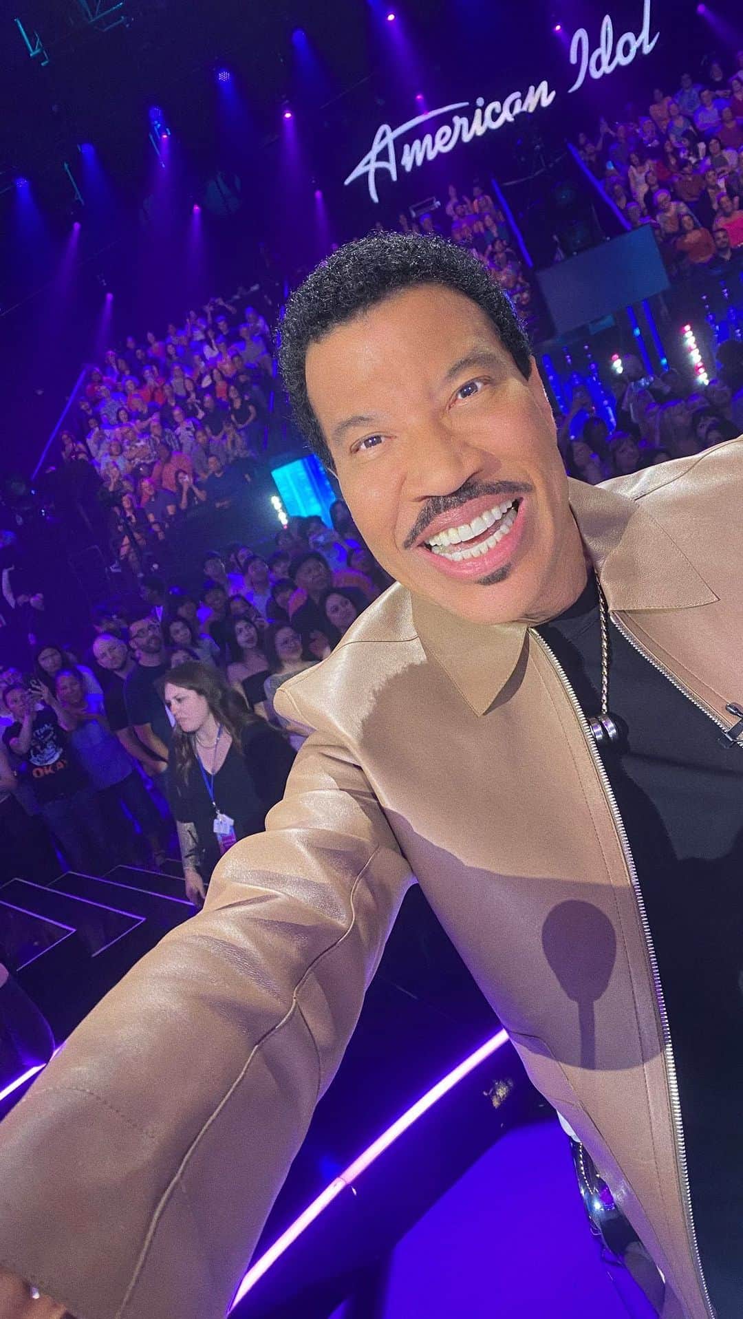 のインスタグラム：「The energy on #AmericanIdol is OUT OF CONTROL⚡️🙌🏽! You love to see it!」