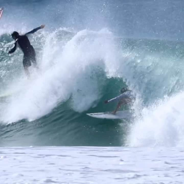 Surf Magazineのインスタグラム：「Too late to apologize?  14-year old Ladybird @quincysymonds says the guy didn’t even get a chance to — she was too busy paddling back out looking for another. Full story on the wave and the exchange at the link in bio.  🎥: Quincy’s mum」