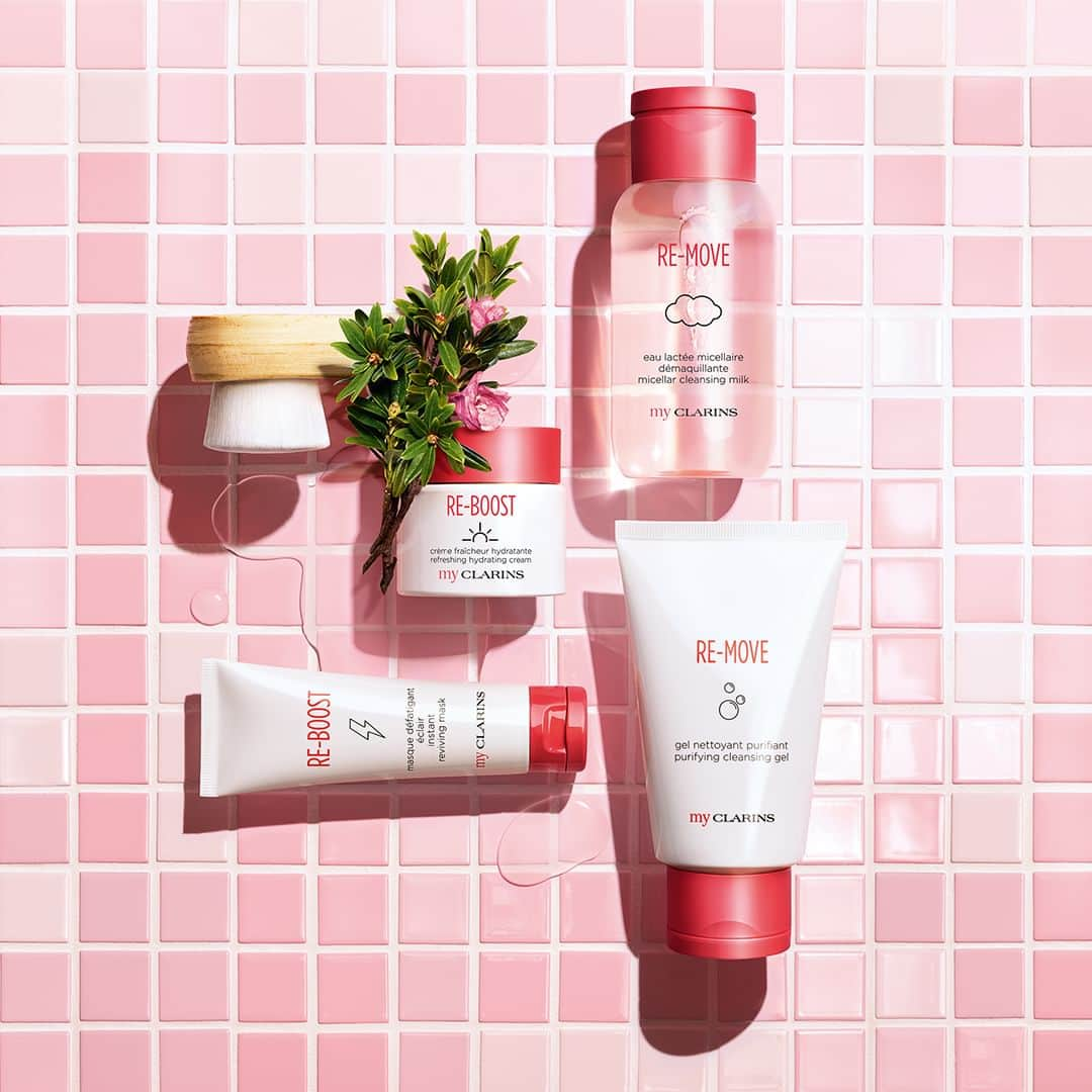 Clarins Méxicoさんのインスタグラム写真 - (Clarins MéxicoInstagram)「¿Lista para comenzar una nueva semana? 💗 Prepárate, relájate, disfruta y regresa a clases luciendo más bella que nunca. 😍✨ Con la línea My Clarins podrás consentirte desde los 12 años gracias a sus increíbles fórmulas llenas de ingredientes naturales que harán lucir tu piel suave, flexible y fresca. 💖 . . . #cuerpo #Body #Clarinscuidadeti #Bodymist #aguadetratamiento #mist #aroma #naturalskincare #skincare #beauty #natural #naturalbeauty #healthyskin #selfcare #organicbeauty #skincaretips #skincareproducts #beautycare #essentialoils #instabeauty #MyClarins」4月25日 12時00分 - clarinsmx