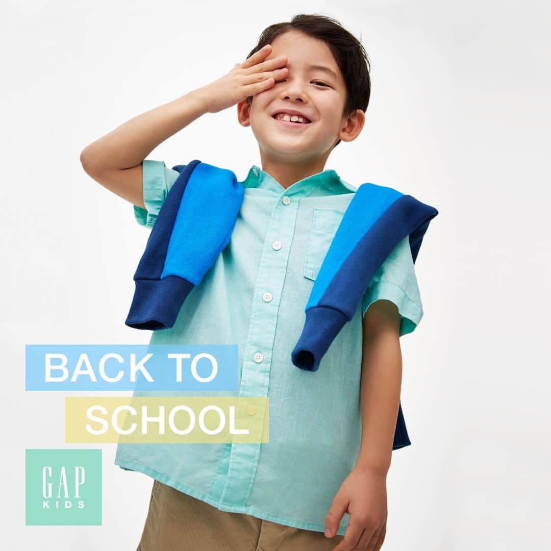 GapKids_jpのインスタグラム：「爽やかなカラーリングのリネンシャツは通気性も抜群。カーキのショートパンツを合わせた正統派スタイルも、アウターで遊び心をプラスして楽しんで♪  SOO / ブラナンクラブ・モデルコンテスト 2022受賞  ＜着用アイテム＞ 59445001/Kids Boy リネンシャツ 89465501/Kids Boy ショートパンツ 42839608/Kids Boy プルオーバーパーカー  #backtoschool #gapkids」