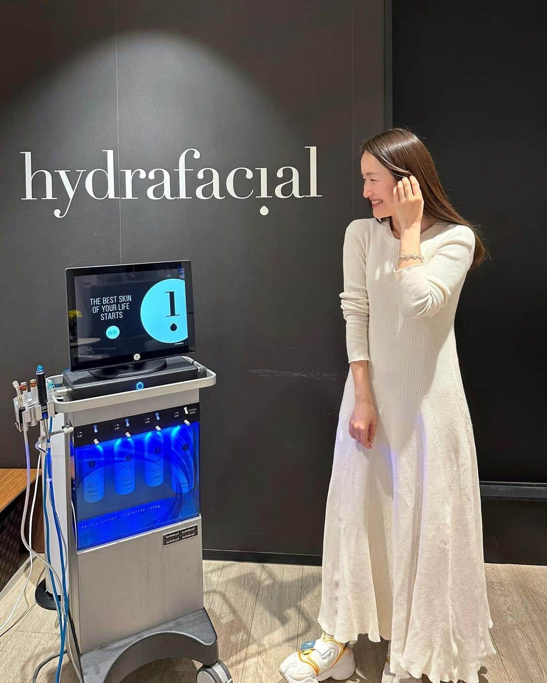 リナさんのインスタグラム写真 - (リナInstagram)「＼月一決定🎉 @hydrafacial_japanclinic ／  これっ！ やってない人勿体なすぎ😲  現役モデルさんもわざわざこの機会を目当てにクリニックに来院されるほど！！  全顔30分ほどで、 びっくりするほどつやんつやんの 発光肌になれちゃった💗  ダウンタイムもないから、 終わってすぐにメイクもできちゃう✌️ でも、 終わった肌が綺麗すぎて メイクしないで帰りたくなっちゃうよ❤️  月一で通いたい めちゃクチャおすすめ👍 ...................................................... #getreadywithhydrafacial #ハイドラフェイシャル #hydrafacial #美肌 #肌メンテナンス #ツヤ肌 #毛穴洗浄 #毛穴ケア #rina_beauty」4月25日 12時11分 - 1010koki0218