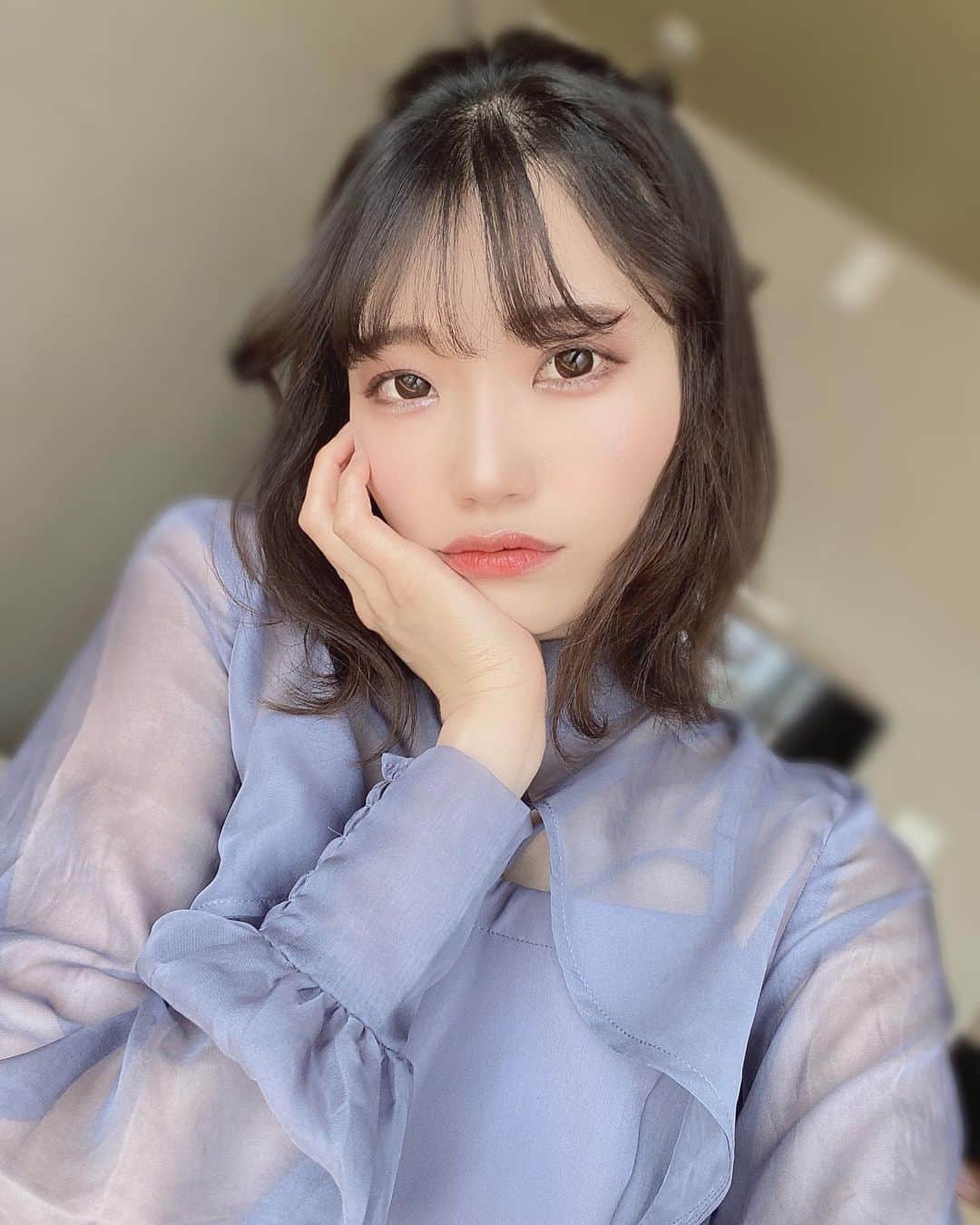 石原美沙紀のインスタグラム：「ぉはょ🫧 沖縄で着てたワンピース👗  #沖縄　#沖縄ファッション  #japanesegirl #cute #自撮り #自撮り女子  #アイドル  #selfie #followme #likeforlikes  #写真好きさんと繋がりたい#idol #japanese #メイク #フォローミー　#follow #モデル #推し」