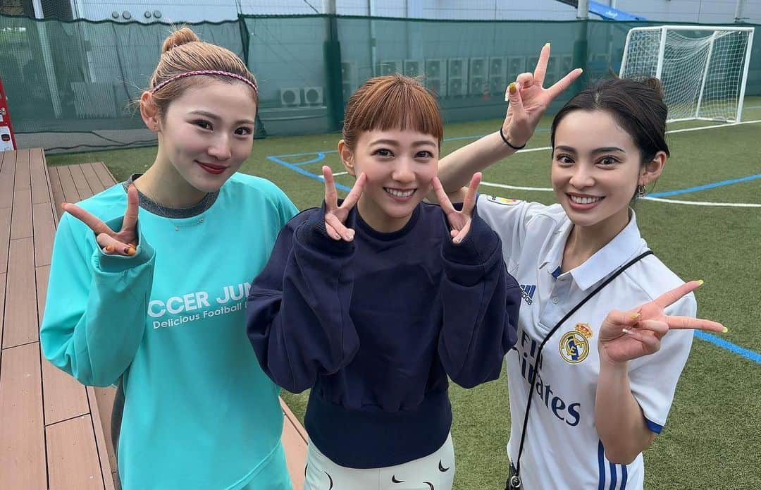 のインスタグラム：「久々のフットサルめちゃくちゃ楽しかった😭⚽️ ちあきさんのフェムティー早く届かないかな～🫖𓈒𓏸 なおみちゃんレベルはまじで無理だけど私もちゃんと動けるようになろw ⁡ #フットサル #やっぱ球技は見る専 #フットサル初心者 #運動がそもそも初心者 #イメトレはできてる #行動に移せないの  #コバチッチのユニフォーム着て全く動けない人 #ユニフォームが泣いてる #」