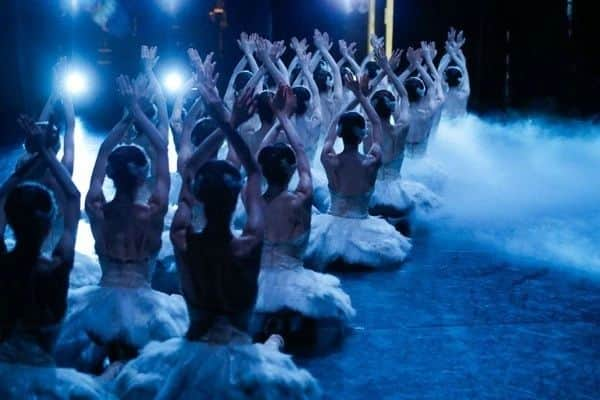 牧阿佐美バレヱ団さんのインスタグラム写真 - (牧阿佐美バレヱ団Instagram)「Behind the scenes "Swan Lake"⁡ ⁡by Photographer Akihiko Yokoi @akihiko_yokoi⁡ ⁡⁡ ⁡⁡ ⁡⁡ ⁡⁡⁡牧阿佐美バレヱ団 ⁡⁡ ⁡ 『白鳥の湖』🦢‎𓂃 𓈒𓏸⁡⁡ ⁡⁡⁡ ⁡ 日時：4月29日（土）15：00   4月30日（日）15：00  ＜全2回公演＞ ⁡ ⁡  会場：文京シビックホール　大ホール  原振付：マリウス・プティパ、レフ・イワーノフ  演出・改訂振付：三谷恭三（テリー・ウェストモーランド演出・改訂振付に基づく）  音楽：Ｐ.I.チャイコフスキー  舞台美術・衣装：ボブ・リングウッド⁡ ⁡⁡ ⁡⁡  オデット・オディール： ⁡青山 季可(29日)⁡、阿部裕恵(30日)⁡⁡⁡ ⁡⁡ ⁡ジーグフリード：⁡ ⁡清瀧 千晴(29日)、水井駿介(30日)⁡ ⁡ ⁡⁡ ⁡本公演のチケットのご購入はプロフィール欄にございますバレエ団公式HPよりご購入いただけます。⁡ ⁡@asamimakiballettokyo ⁡⁡  #牧阿佐美バレヱ団 #牧阿佐美バレエ団 #asamimakiballettokyo #asamimakiballet #バレエ #ballet #クラシックバレエ #文京シビックホール #白鳥の湖 #swanlake」4月25日 17時44分 - asamimakiballettokyo