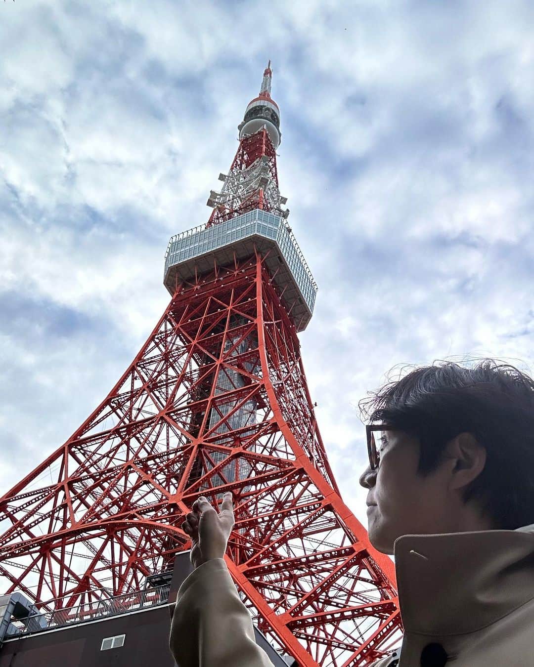落合健太郎さんのインスタグラム写真 - (落合健太郎Instagram)「Apr.22.2023 Tokyo Tower 久しぶりに行った。 1958年開業 ほぼハンドメイド 当時の職人さん達の 技術の結晶  #tokyotower🗼  #増上寺」4月25日 17時46分 - dj_ochiken1117