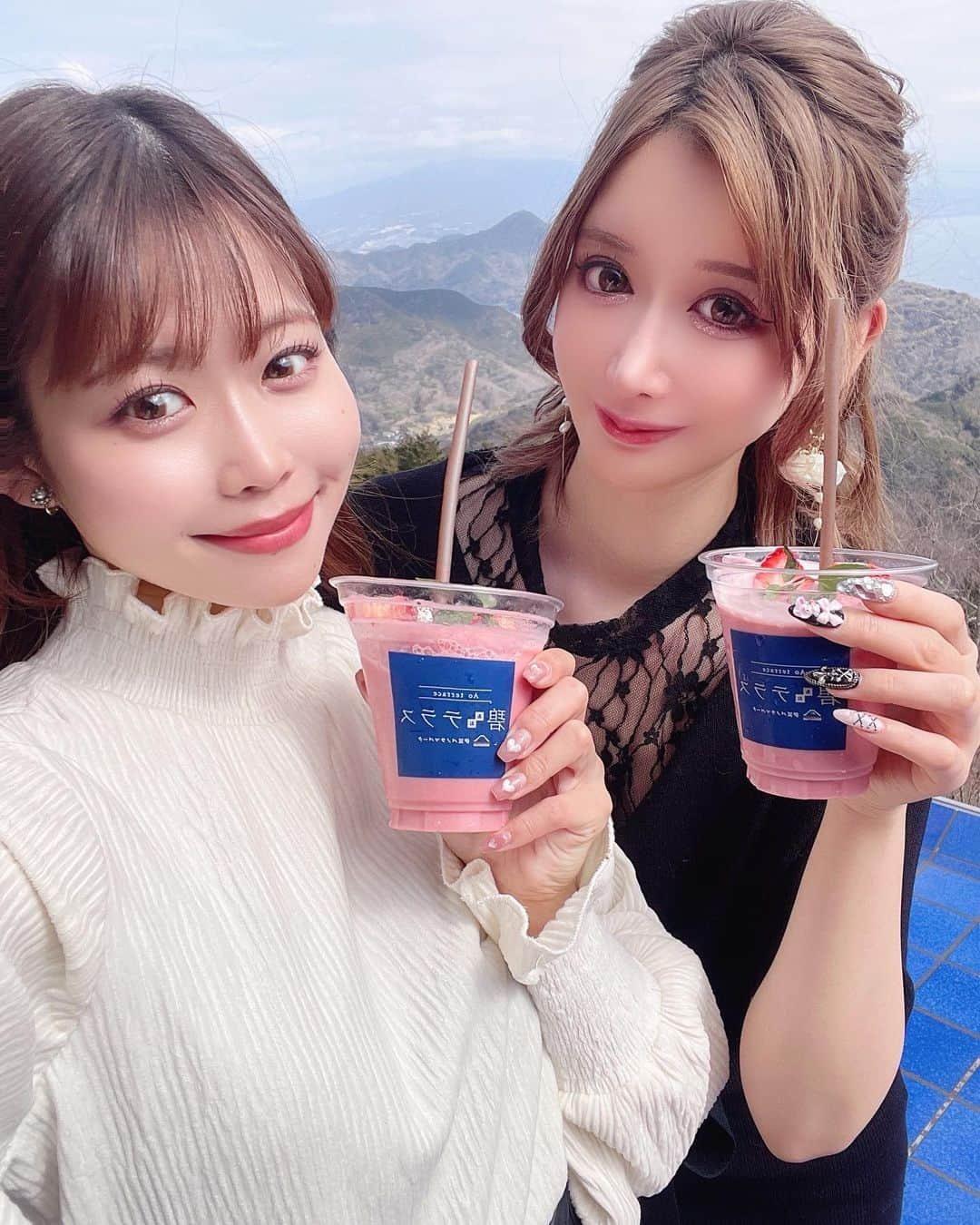 ゆうめろさんのインスタグラム写真 - (ゆうめろInstagram)「・ ・ 伊豆旅行🌿,, ちょっと前に女子旅してきたよ 伊豆パノラマパークに行ってきた🗻✨ 天気よくて景色綺麗で最高☀️ その後温泉に行って疲れとれたっ☺️🩵 ・ ・ #伊豆旅行 #伊豆長岡 #伊豆パノラマパーク  #伊豆パノラマパーク碧テラス #碧テラス」4月25日 12時37分 - yk.o0